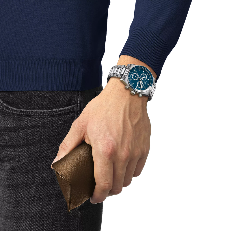 Simulation of the watch Tissot PR516 40mm on a wrist