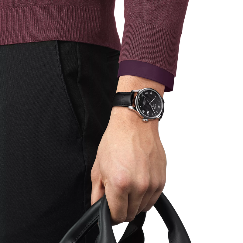 Simulation of the watch 天梭力洛克系列39.3mm on a wrist