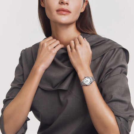 Darstellung der Uhr Tissot Classic Dream 28mm am Handgelenk