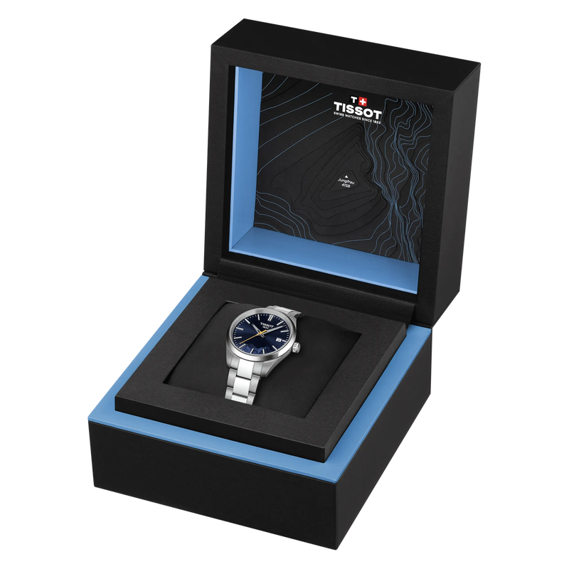 시계 티쏘 PR 100 융프라우 쿼츠 34mm의 앞면이 열린 상태입니다.