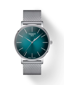 มุมมองด้านหน้าของนาฬิกา Tissot Everytime 40mm พร้อมเงา
