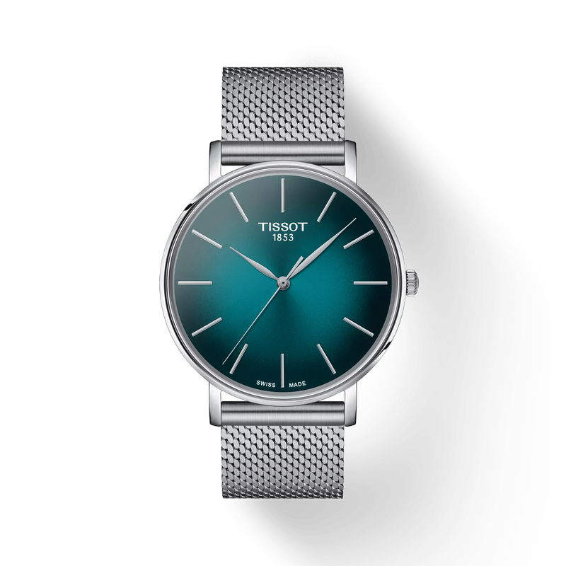 그림자가 있는 티쏘 에브리타임 40mm 시계의 전면 보기