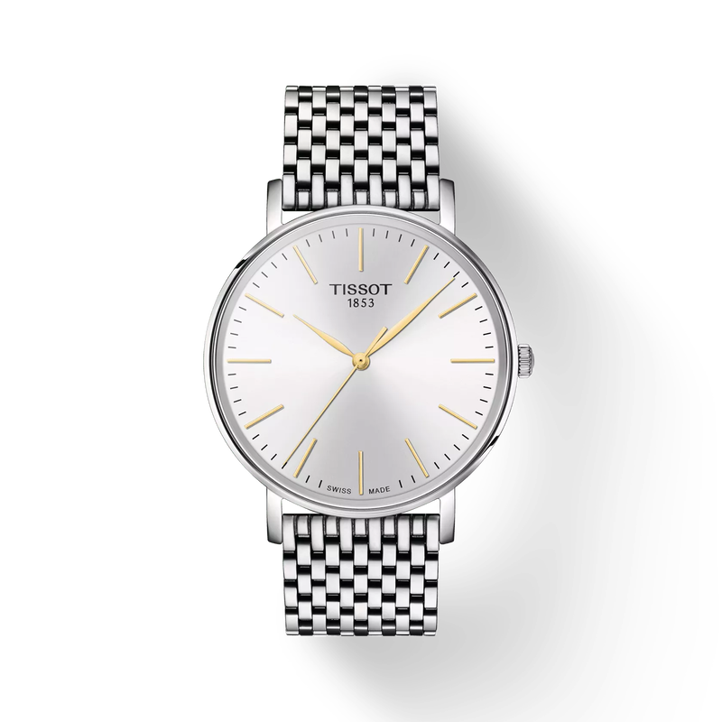 Vista frontal del reloj Tissot Everytime 40mm con sombra