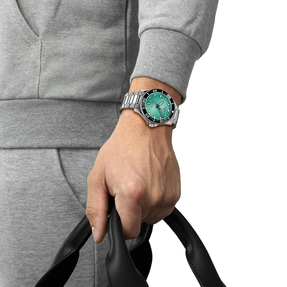 Darstellung der Uhr Tissot Seastar 1000 40mm am Handgelenk
