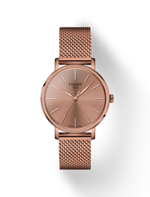 Vista frontal del reloj Tissot Everytime 34mm con sombra