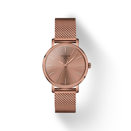 Vista frontal del reloj Tissot Everytime 34mm con sombra
