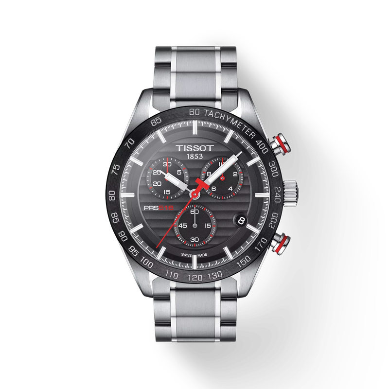 มุมมองด้านหน้าของนาฬิกา Tissot PRS 516 Chronograph พร้อมเงา