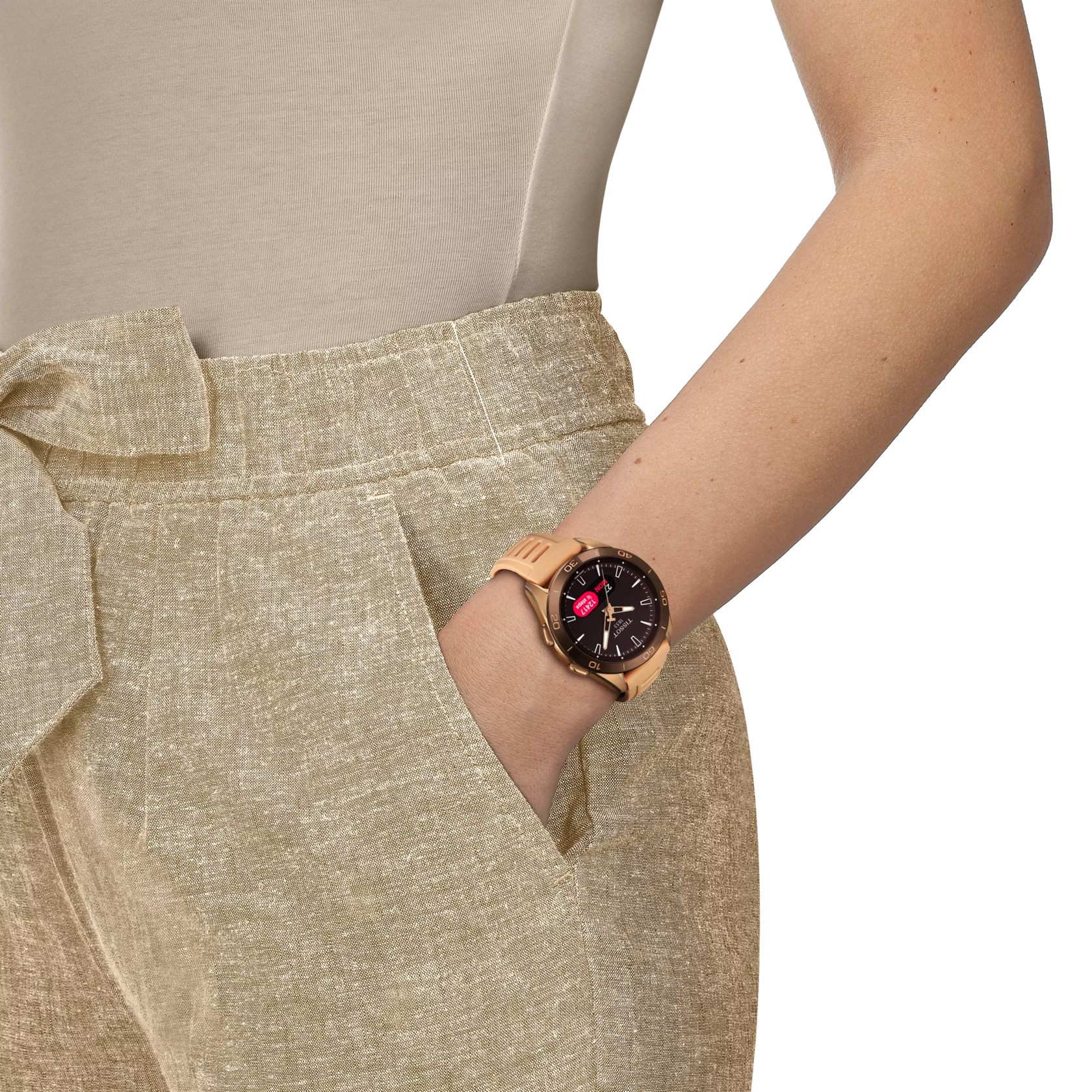 손목에 착용한 티쏘 T-터치 커넥트 스포츠 시계 시뮬레이션