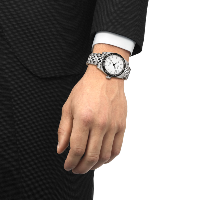 Simulation of the watch Tissot PR516 38mm on a wrist