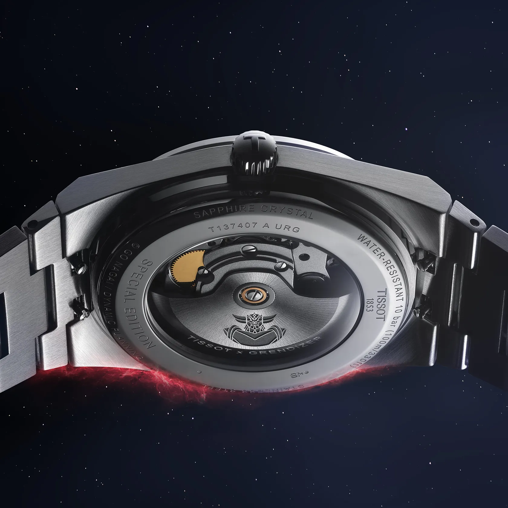 Reloj Tissot PRX UFO Robot Grendizer 40mm sobre fondo de color