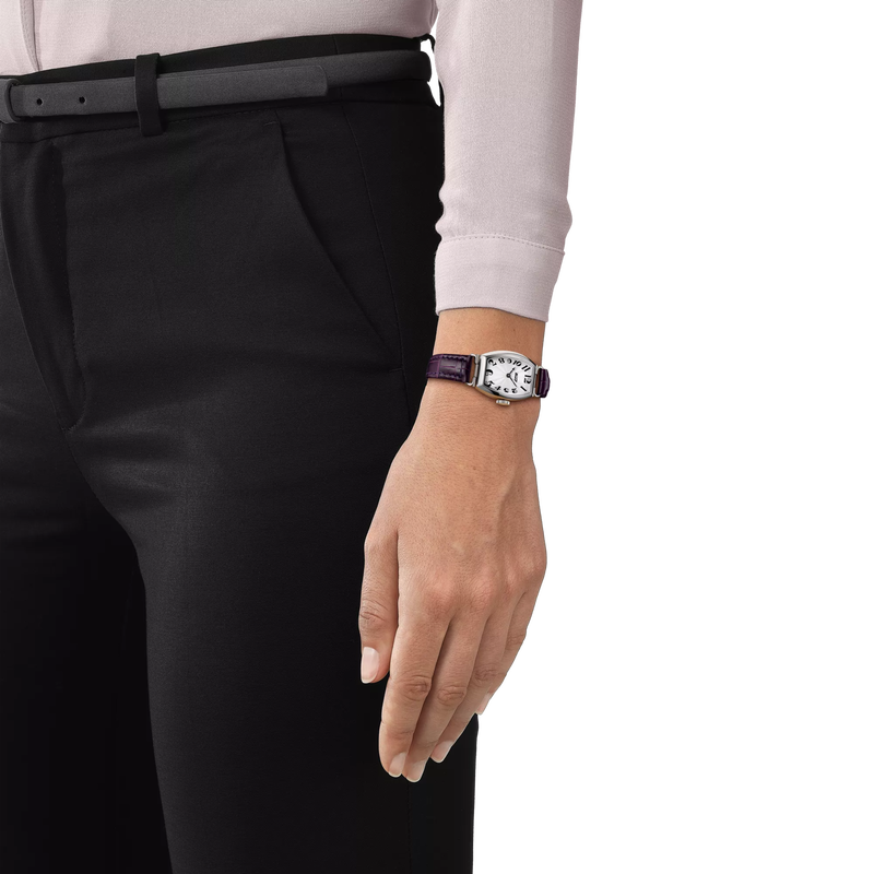 Simulation of the watch Tissot Heritage Porto Small lady on a wrist