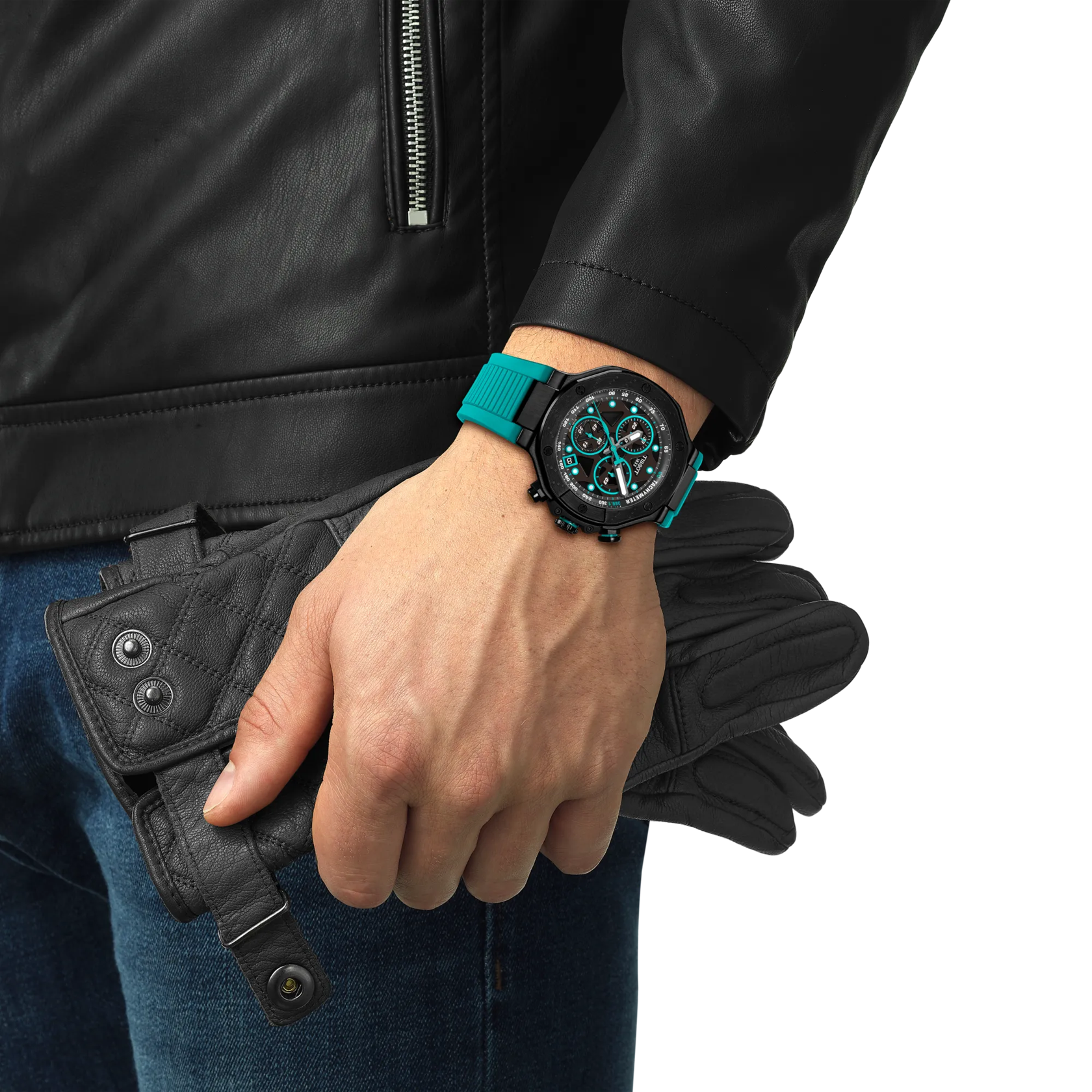 손목에 착용한 [NEW] 티쏘 T-레이스 쿼츠 크로노그래프 시계 시뮬레이션