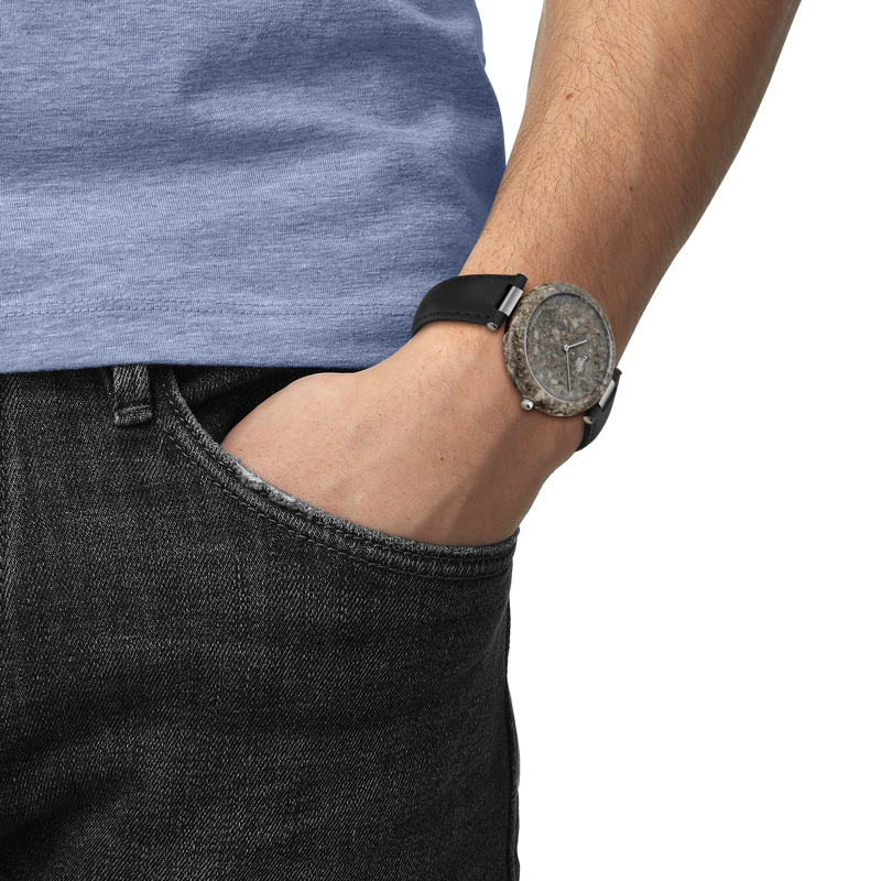 Simulatie van het horloge Tissot Rockwatch 38mm om een pols