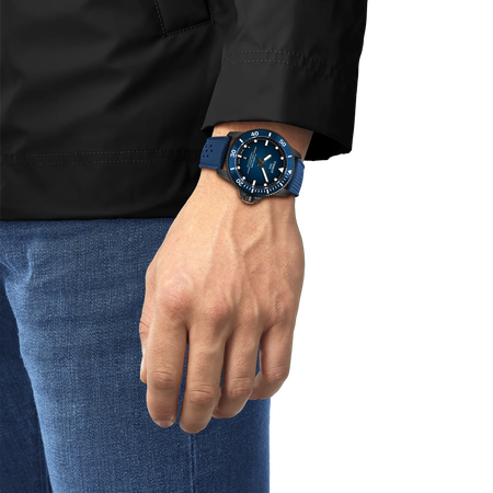 Simulazione dellorologio {0} su un polso