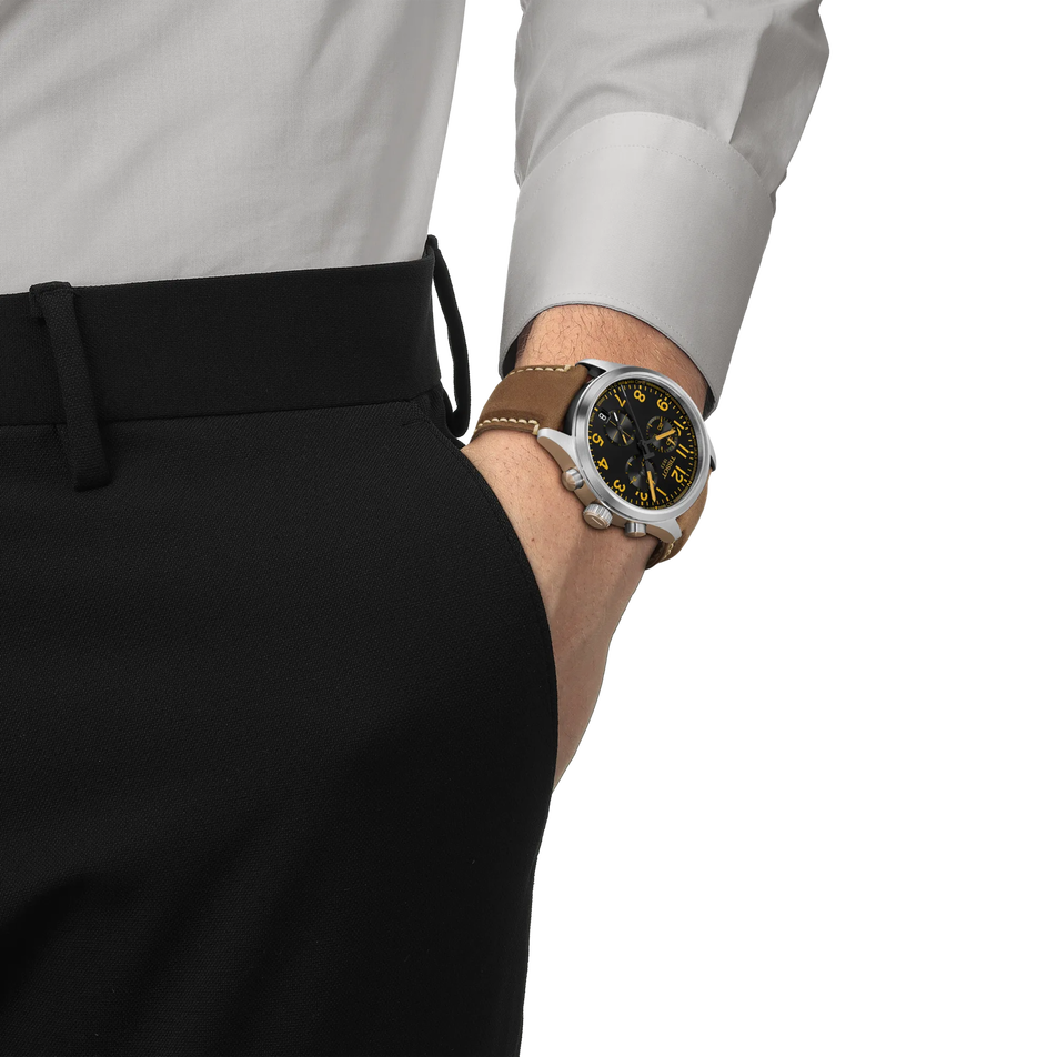 Darstellung der Uhr Tissot Chrono L 42mm am Handgelenk