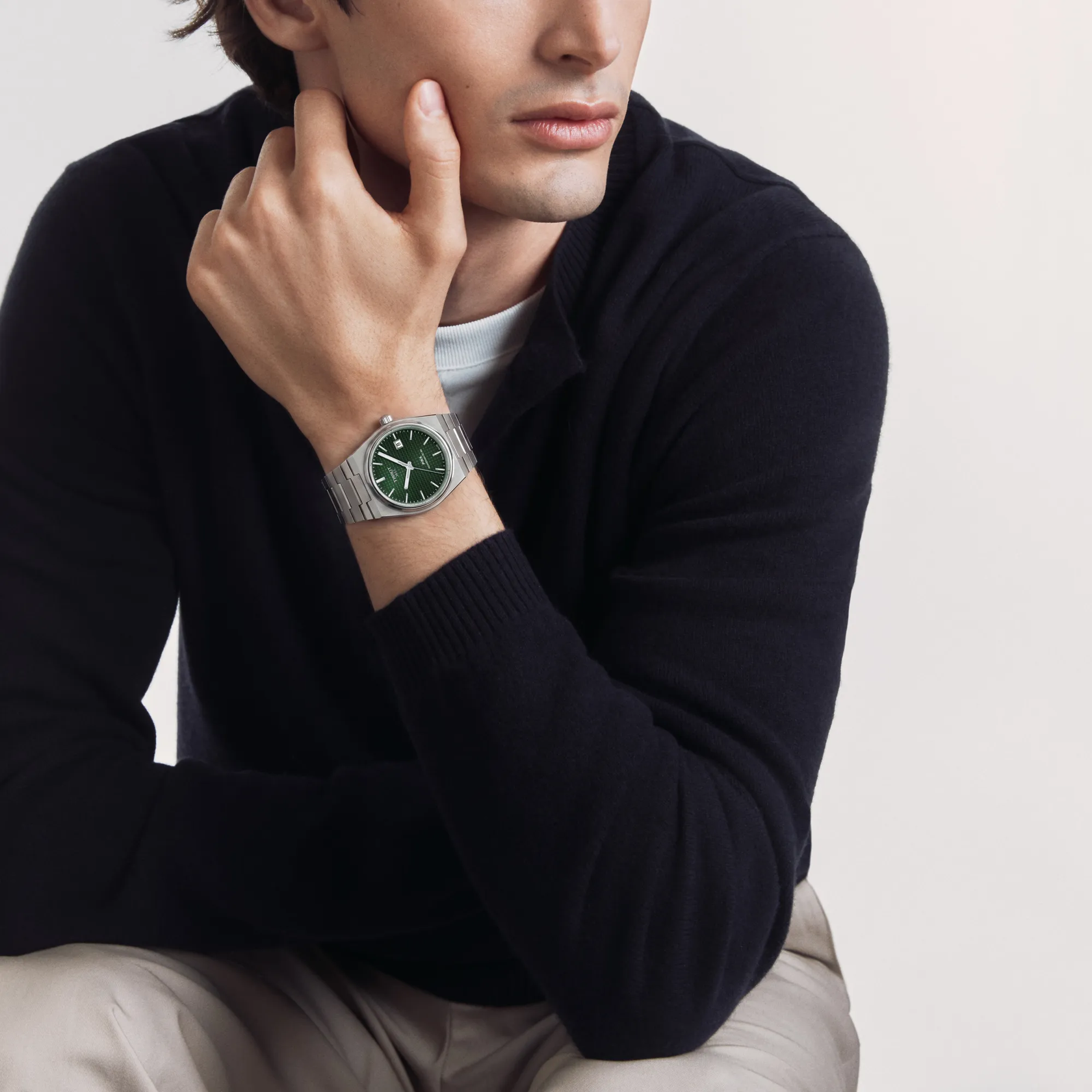 Simulation of the watch 天梭PRX系列40mm on a wrist