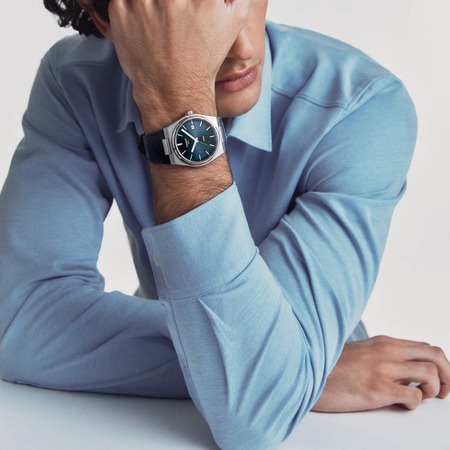 Simulation of the watch Tissot PRX 40mm on a wrist