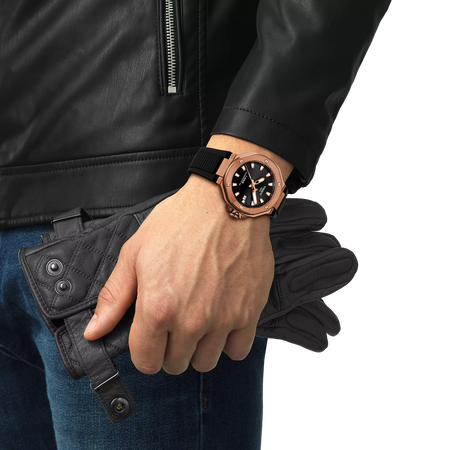 Simulation of the watch Tissot T-Race 41mm on a wrist