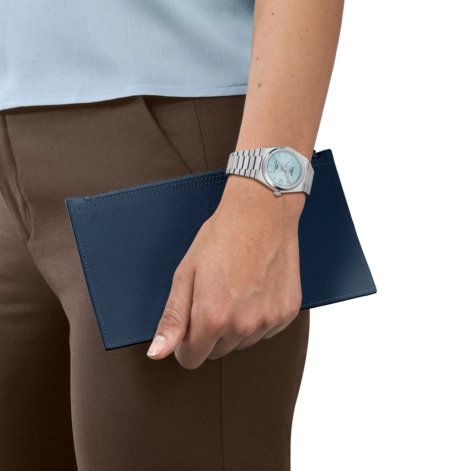 Simulation of the watch Tissot PRX 35mm on a wrist