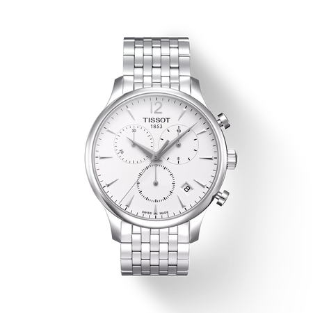 Vue de face de la montre Tissot Tradition Chronograph avec ombre