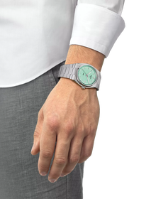 Simulation of the watch Tissot PRX 40mm on a wrist