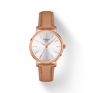 มุมมองด้านหน้าของนาฬิกา Tissot Everytime 34mm พร้อมเงา
