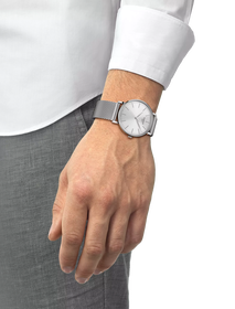 손목에 착용한 티쏘 에브리타임 40mm 시계 시뮬레이션