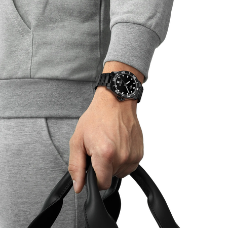 Simulation of the watch Tissot Seastar 1000 40mm on a wrist