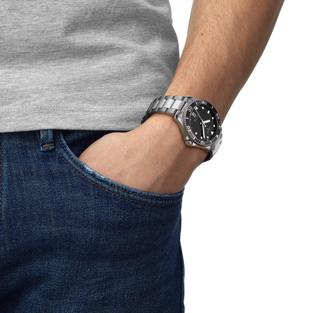 Simulation of the watch Tissot Seastar 1000 40mm on a wrist