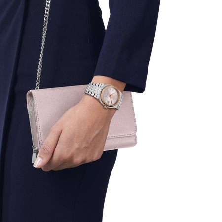 Simulation of the watch Tissot PRX Gold 35mm on a wrist