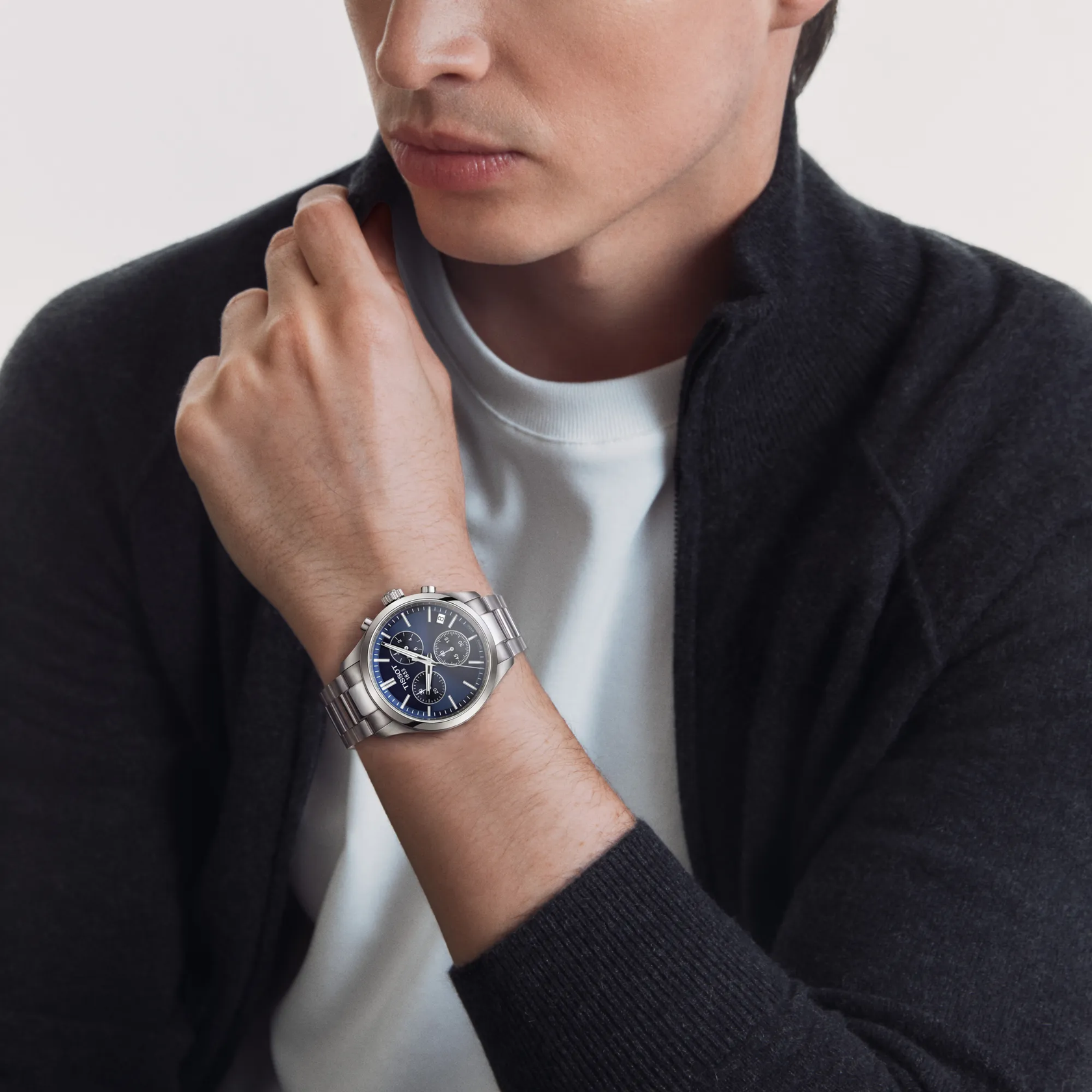 Simulation of the watch Tissot PR 100 40mm on a wrist