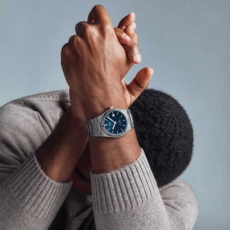 Simulation of the watch Tissot PRX 40mm on a wrist