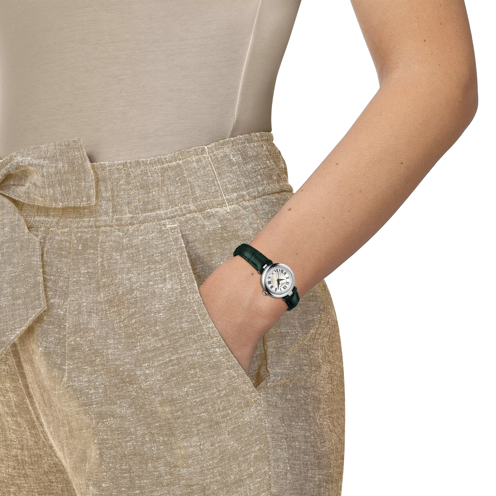 손목에 착용한 티쏘 벨리시마 26mm 시계 시뮬레이션