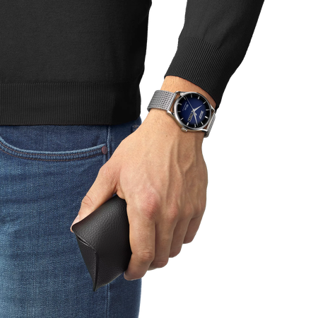 Simulation of the watch Tissot Heritage Visodate Powermatic 80 on a wrist