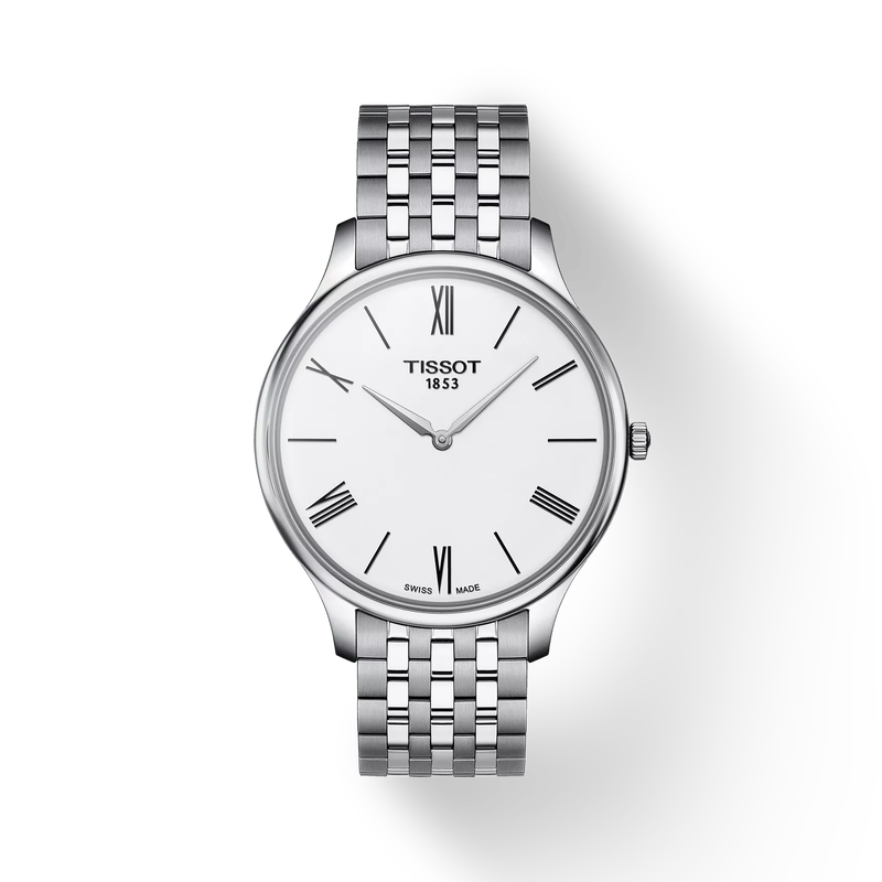 Vue de face de la montre Tissot Tradition 5.5 avec ombre