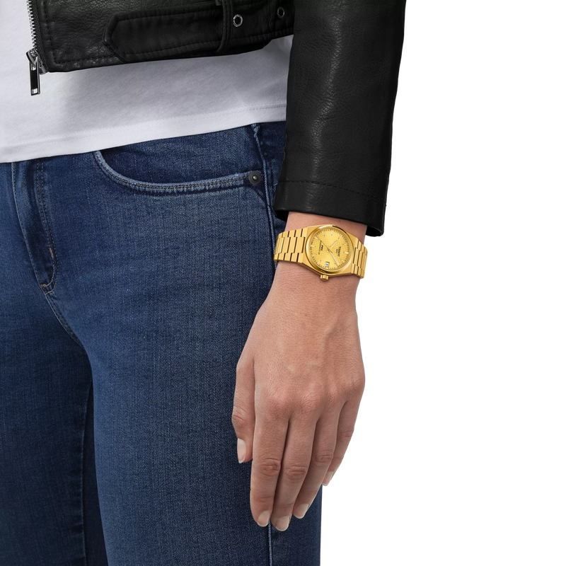 Simulation of the watch Tissot PRX 35mm on a wrist