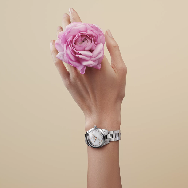 Tissot T-My Lady montre sur fond color&eacute;