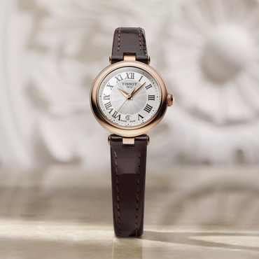 นาฬิกา Tissot Bellissima 26mm บนพื้นหลังสี