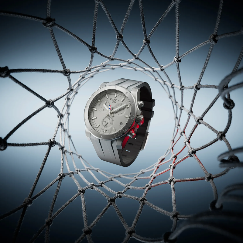 Tissot Supersport NBA 2026 42mm montre sur fond color&eacute;