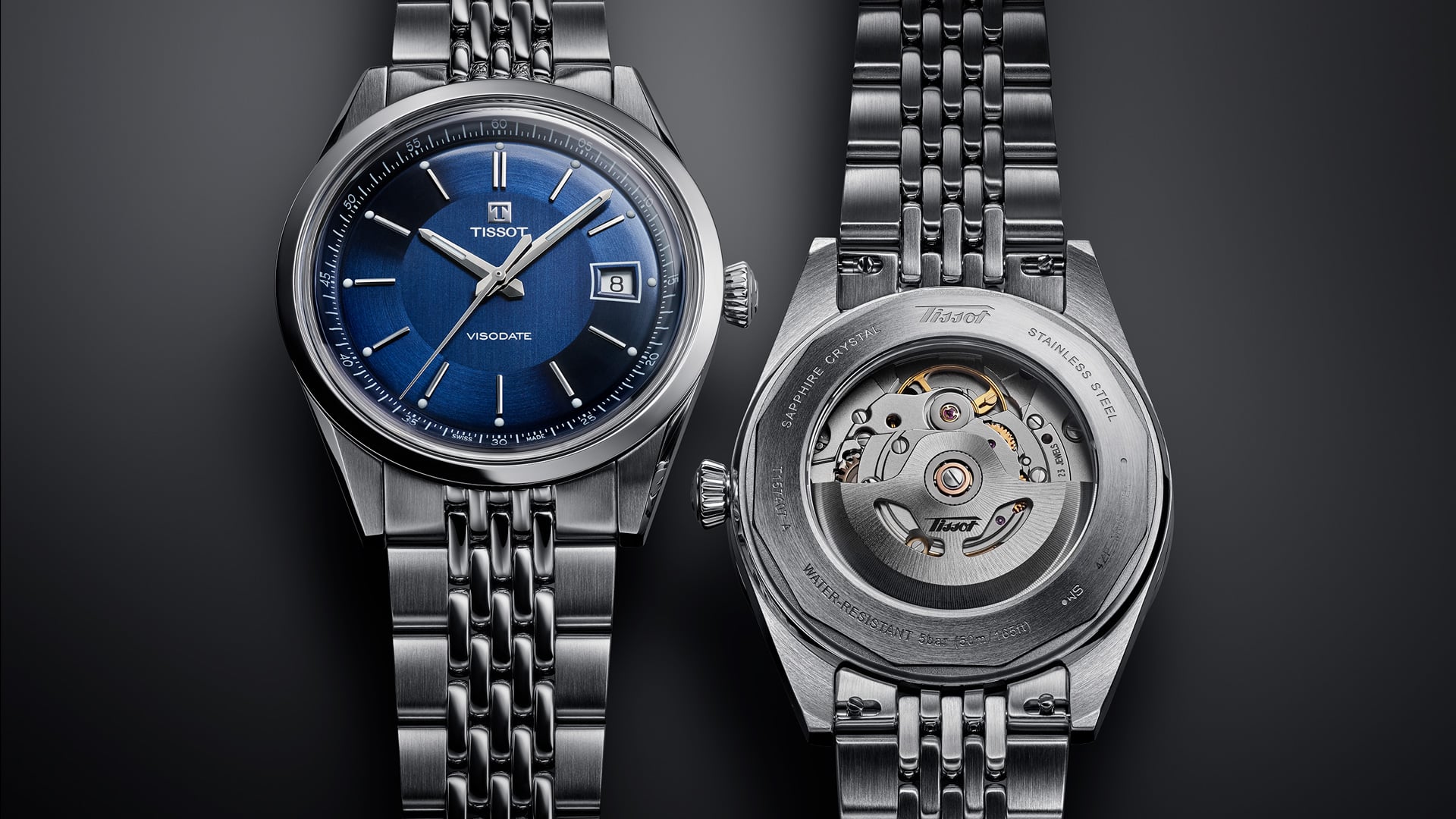 Montre Tissot Visodate 39 mm au cadran bleu de face et de derri&egrave;re pour montrer le mouvement 