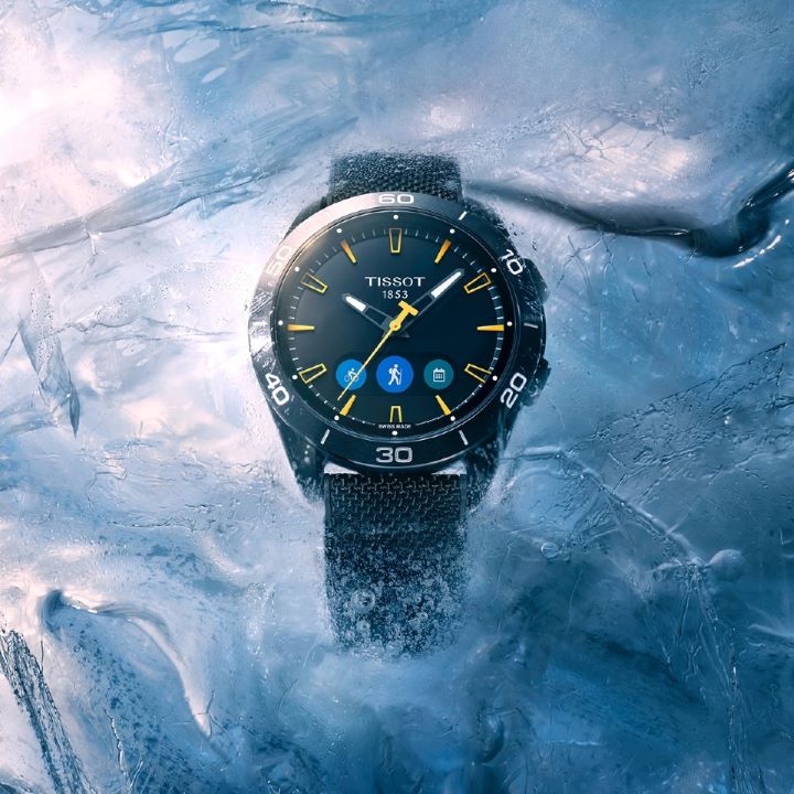 Tissot T-Touch Connect Sport Edycja Specjalna Jungfraubahn, zamknięta w lodzie.