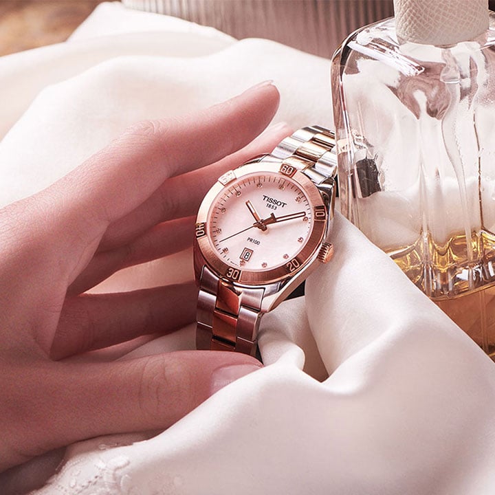 A women having a PR 100 Sport chic in hand 