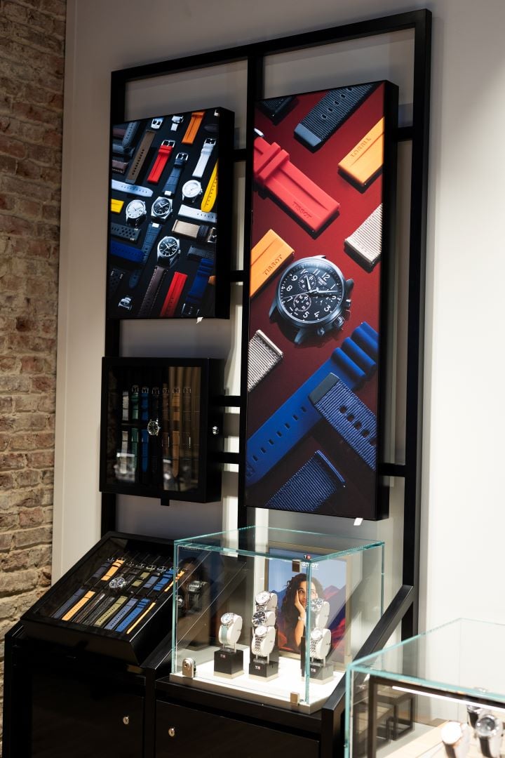 Pr&eacute;sentoir de montres et de bracelets de montres Tissot